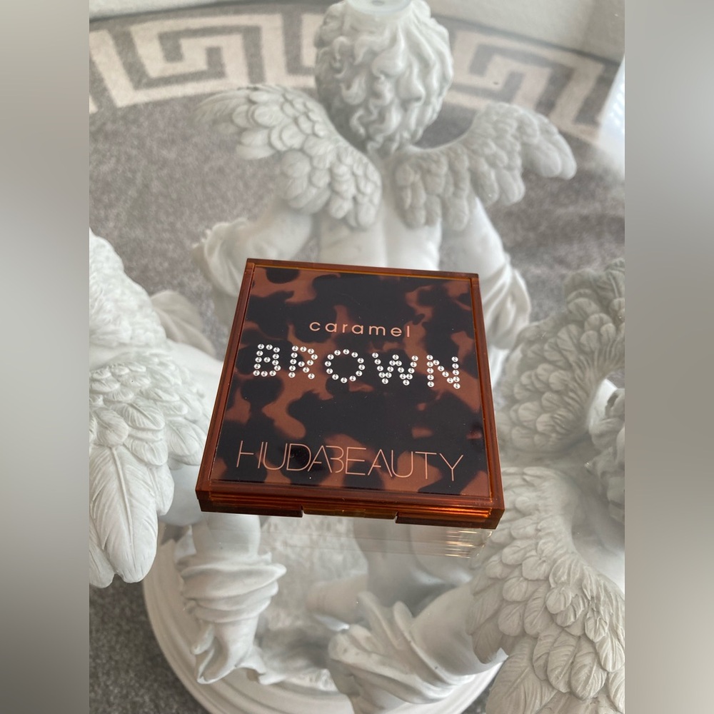 ♎️ HUDA BEAUTY Caramel BROWN Obsessions Eyeshadow palette AUTHENTIC (3650J) - Picture 2 of 4